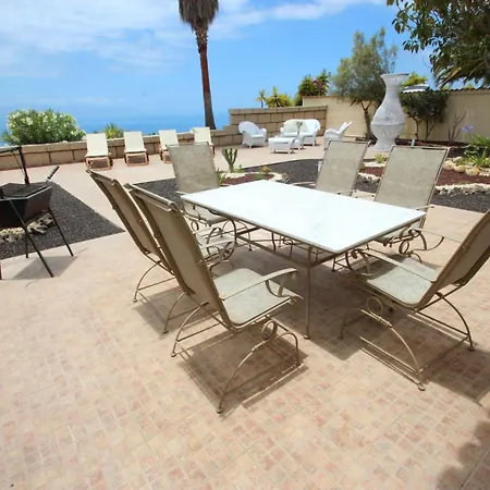 Mit Terrasse, Pool Und Garten