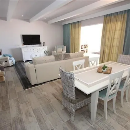 Appartement Mit Terrasse, Pool Und Garten *