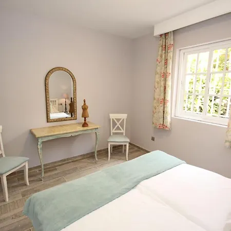 Appartement Mit Terrasse, Pool Und Garten