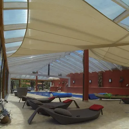 Mit Terrasse, Pool Und Garten *